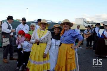 Alegre y participativa romería en El Ejido (Foto FJ Santana y TF)